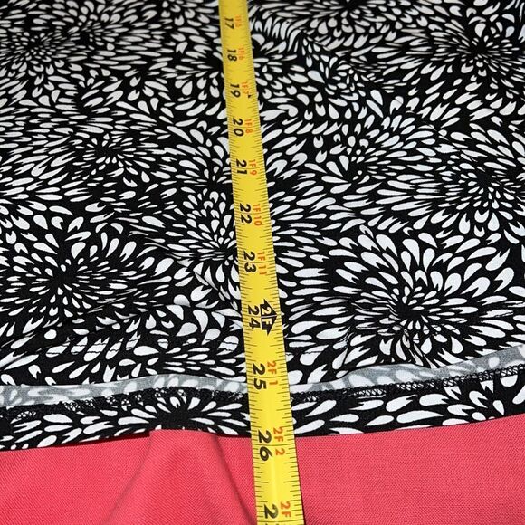 TAHARI WOMAN black and white top 1X.  Excellent condition - Picture 9 of 11